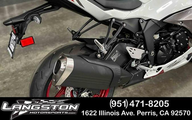 2024 Kawasaki Ninja® ZX™-6R ABS Pearl Robotic White/Metallic Graphite Gray