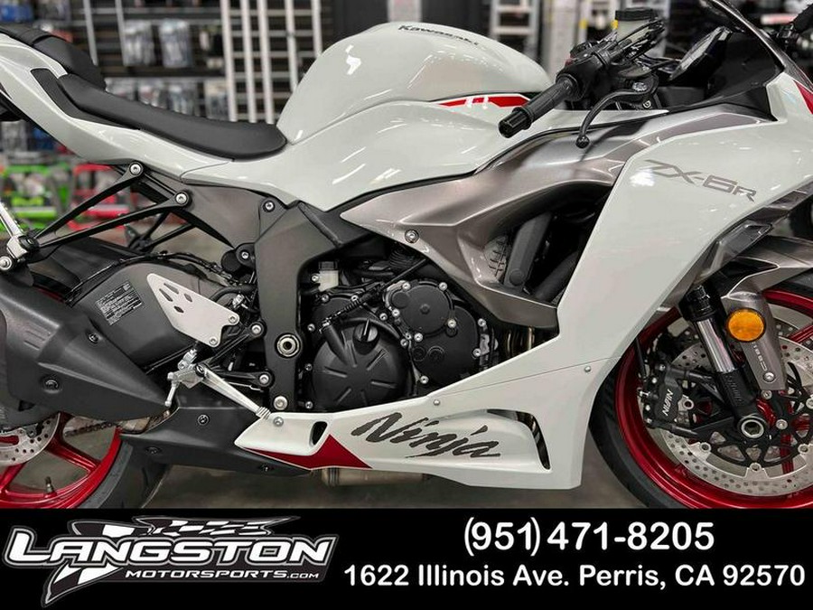 2024 Kawasaki Ninja® ZX™-6R ABS Pearl Robotic White/Metallic Graphite Gray