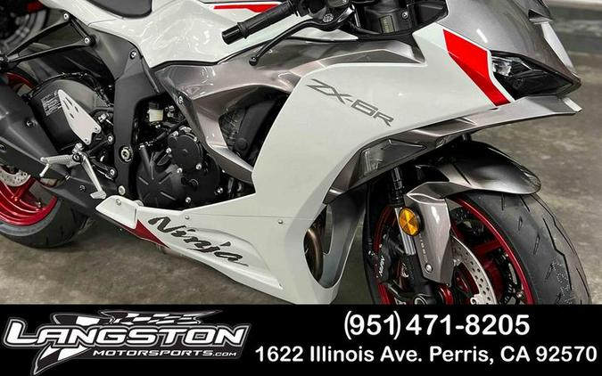 2024 Kawasaki Ninja® ZX™-6R ABS Pearl Robotic White/Metallic Graphite Gray