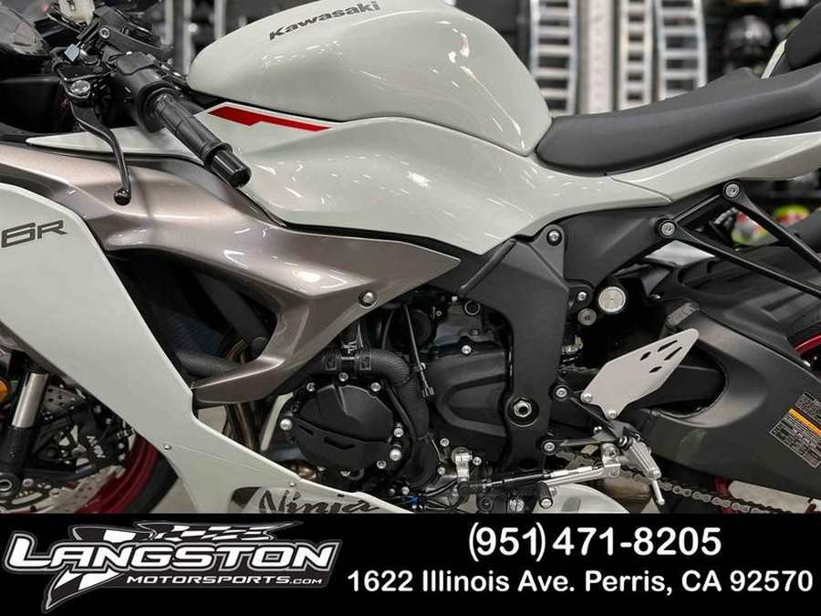 2024 Kawasaki Ninja® ZX™-6R ABS Pearl Robotic White/Metallic Graphite Gray