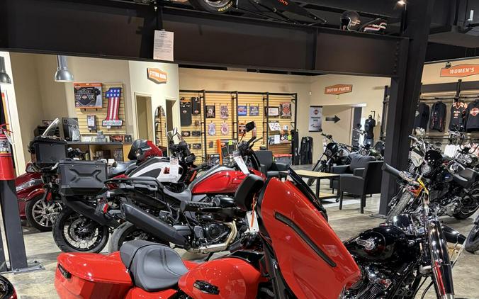 2026 Harley-Davidson Street Glide Blood Orange Black Trim