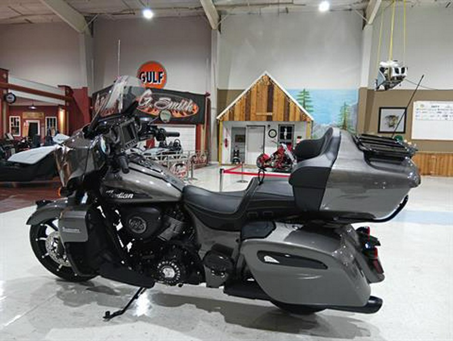 2025 Indian Motorcycle Roadmaster® Dark Horse® with PowerBand Audio Package