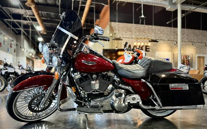 2006 Harley-Davidson® Road King® Classic Two-Tone Vivid Black and Lava Red Sunglo