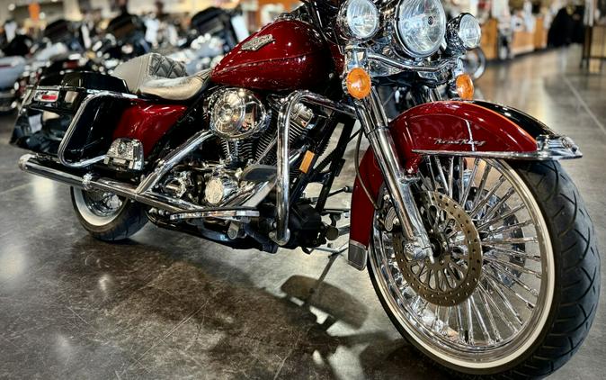 2006 Harley-Davidson® Road King® Classic Two-Tone Vivid Black and Lava Red Sunglo