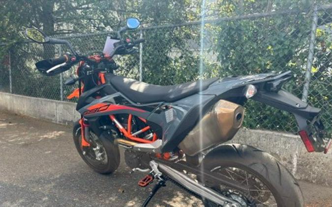 2021 KTM 690 SMC R