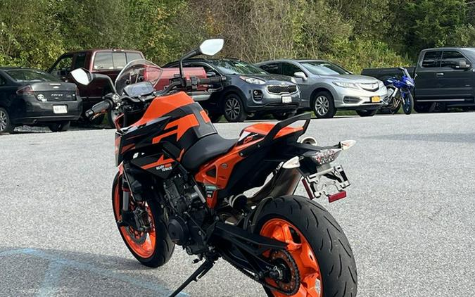 2022 KTM Duke 890 GP
