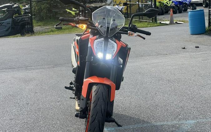 2022 KTM Duke 890 GP