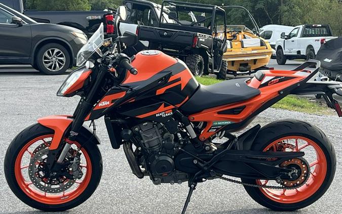 2022 KTM Duke 890 GP