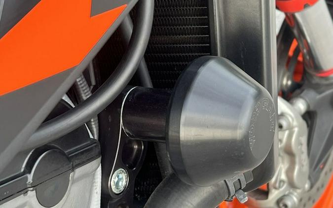 2022 KTM Duke 890 GP