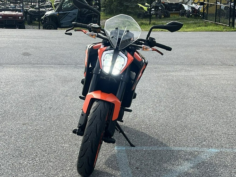 2022 KTM Duke 890 GP