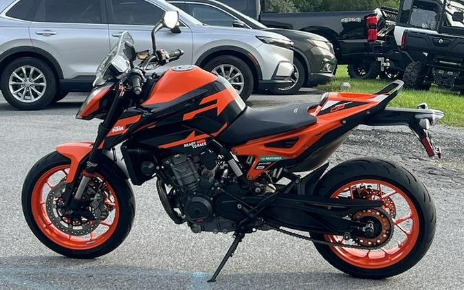 2022 KTM Duke 890 GP