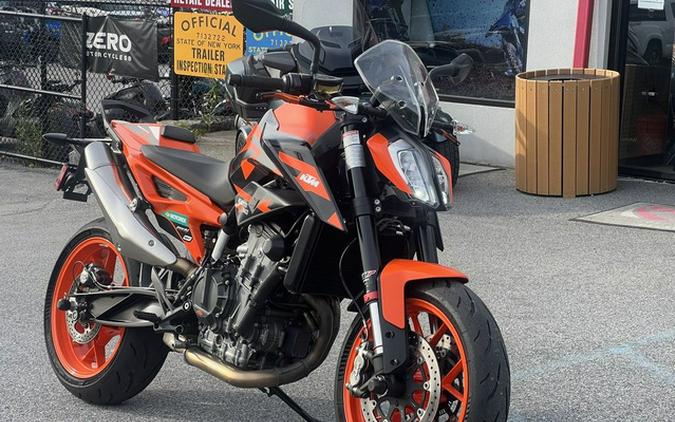 2022 KTM Duke 890 GP