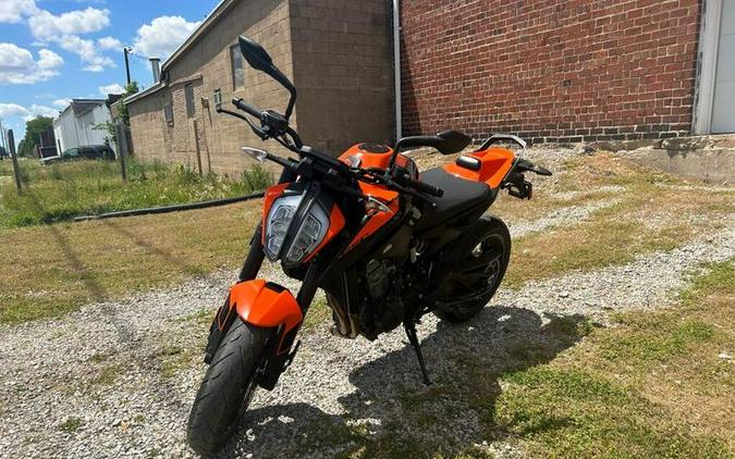 2021 KTM Duke 890 R