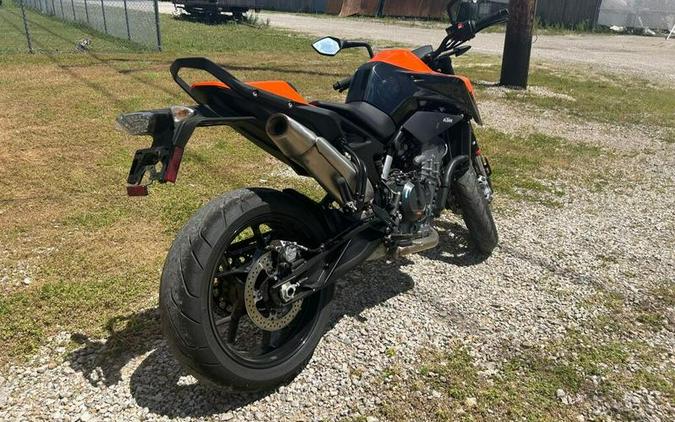 2021 KTM Duke 890 R