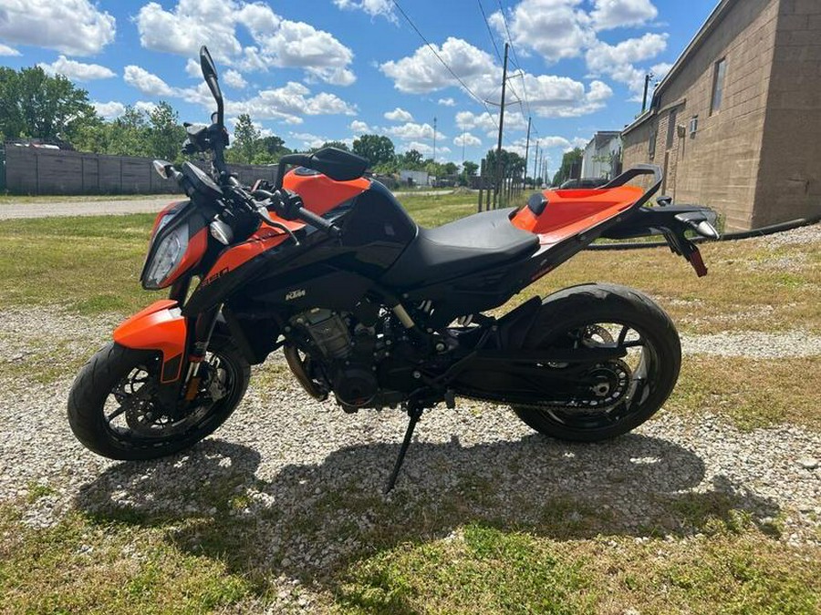 2021 KTM Duke 890 R