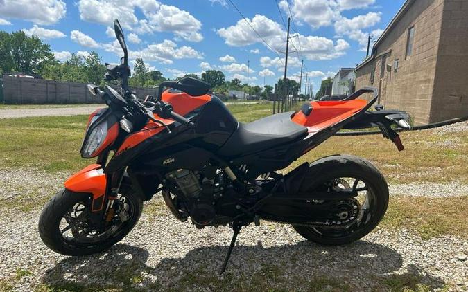 2021 KTM Duke 890 R