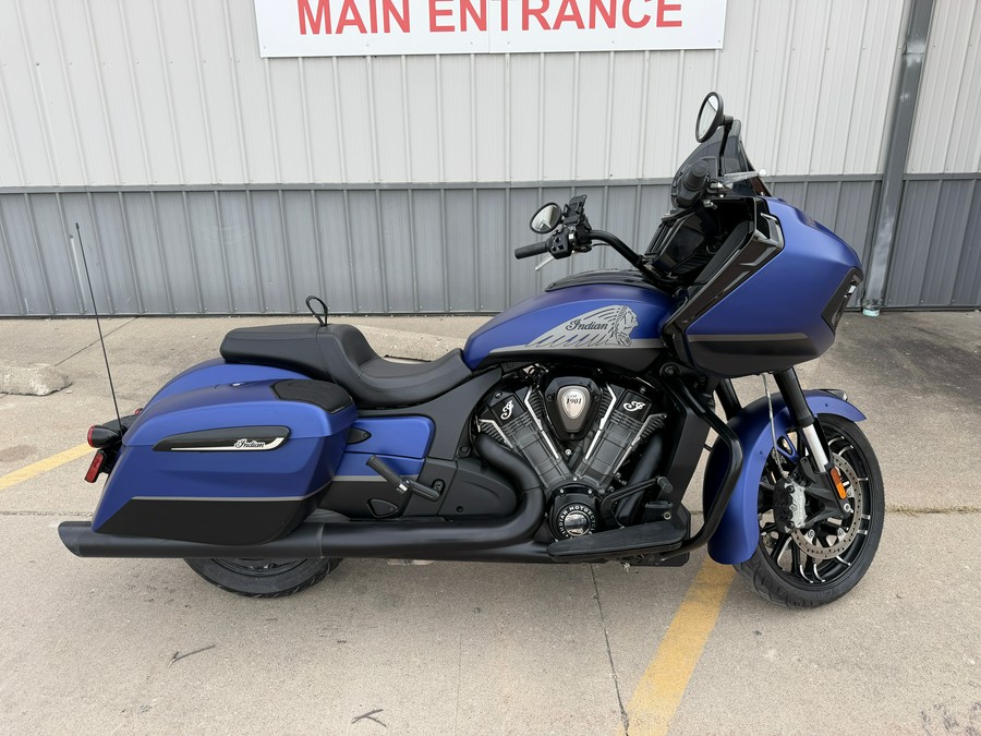 2024 Indian Motorcycle Challenger® Dark Horse® with PowerBand Audio Package