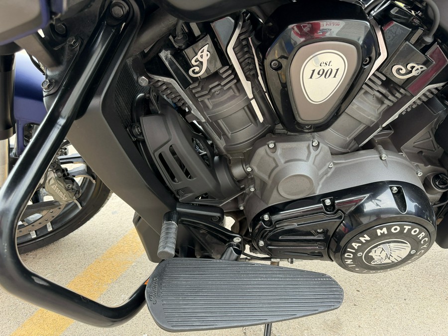 2024 Indian Motorcycle Challenger® Dark Horse® with PowerBand Audio Package