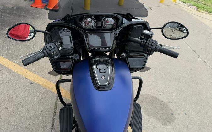 2024 Indian Motorcycle Challenger® Dark Horse® with PowerBand Audio Package