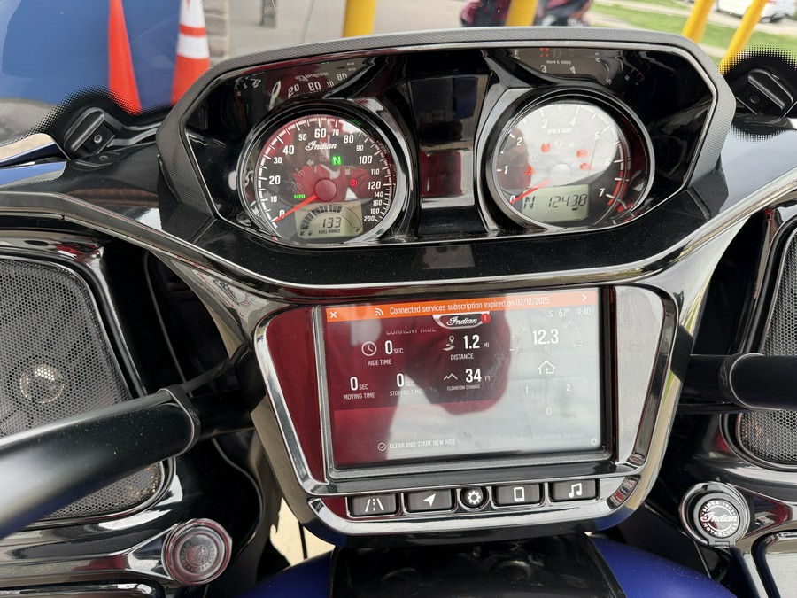 2024 Indian Motorcycle Challenger® Dark Horse® with PowerBand Audio Package