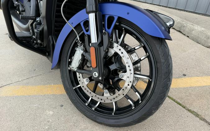 2024 Indian Motorcycle Challenger® Dark Horse® with PowerBand Audio Package