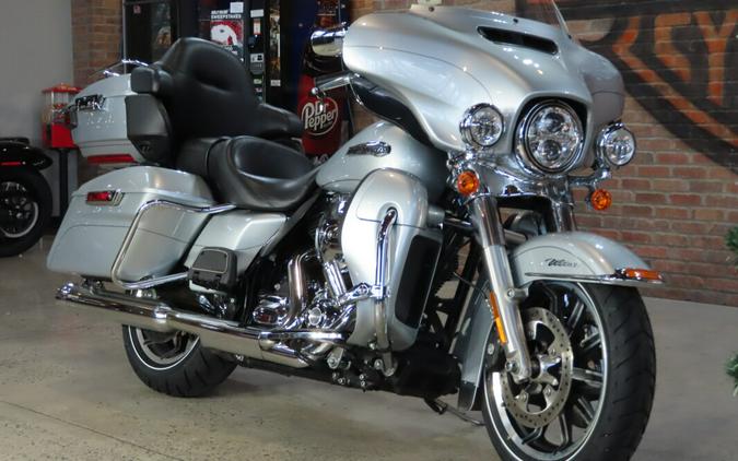 2015 Harley-Davidson® FLHTCU Electra Glide® Ultra Classic™
