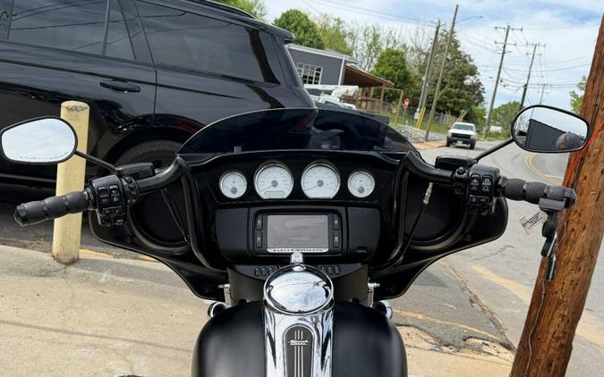 2017 Harley-Davidson Street Glide Special FLHXS