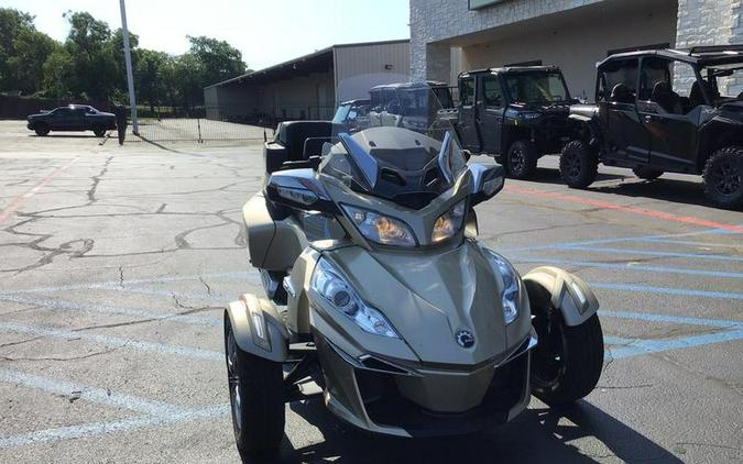 2017 Can-Am® Spyder® RT Limited 6-Speed Semi-Automatic (SE6)