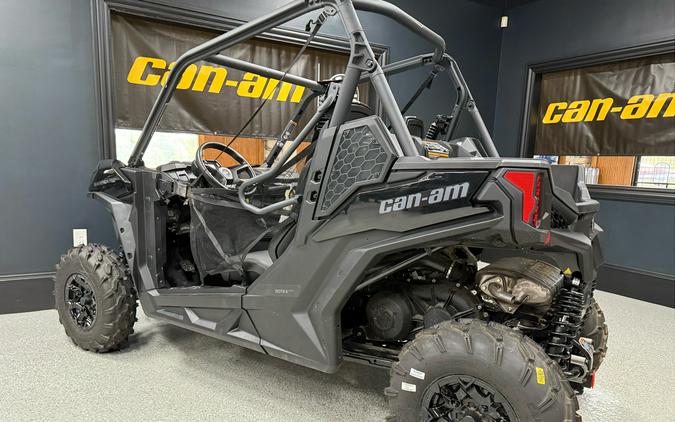 2025 Can-Am Maverick Trail DPS 700