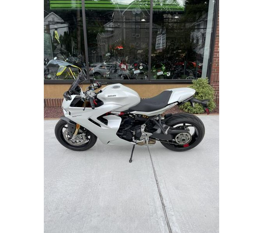 2022 Ducati SuperSport 950 S White Silk fairing