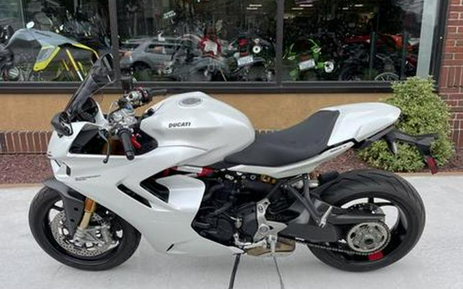 2022 Ducati SuperSport 950 S White Silk fairing