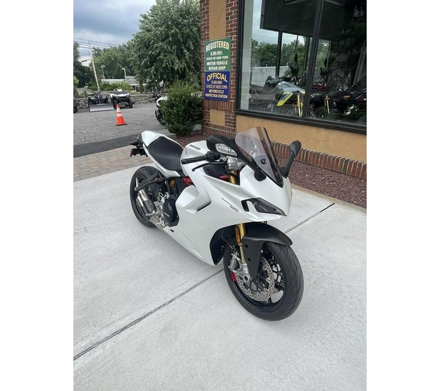 2022 Ducati SuperSport 950 S White Silk fairing