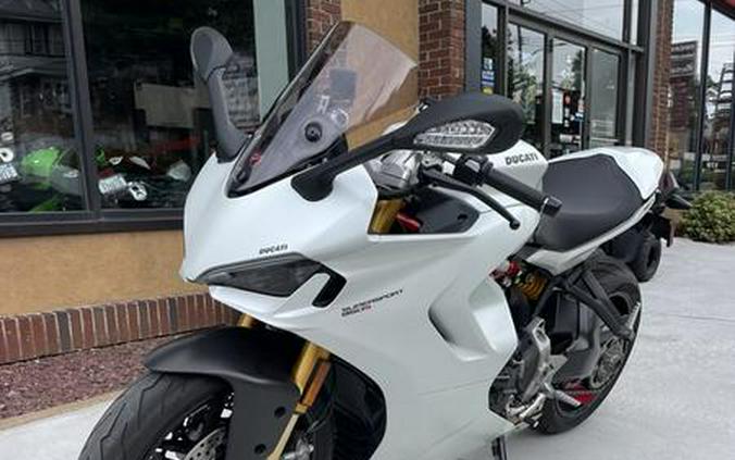 2022 Ducati SuperSport 950 S White Silk fairing