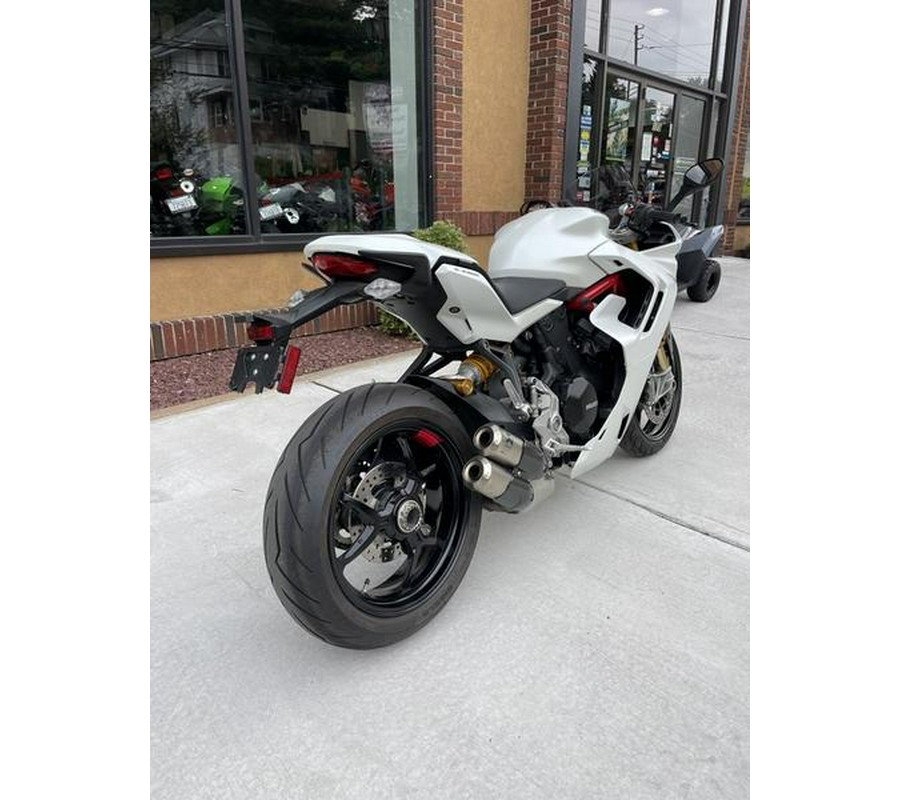 2022 Ducati SuperSport 950 S White Silk fairing