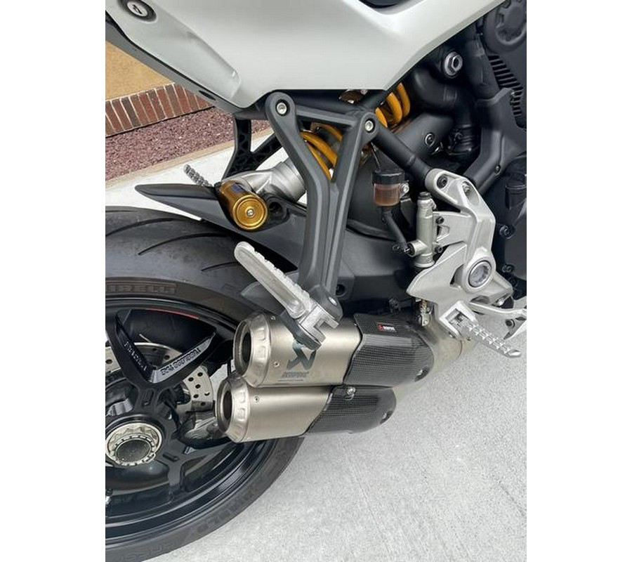 2022 Ducati SuperSport 950 S White Silk fairing