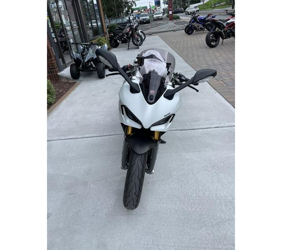 2022 Ducati SuperSport 950 S White Silk fairing