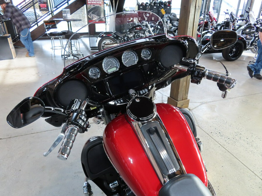 2019 Harley-Davidson® FLHTKL Ultra Limited Low