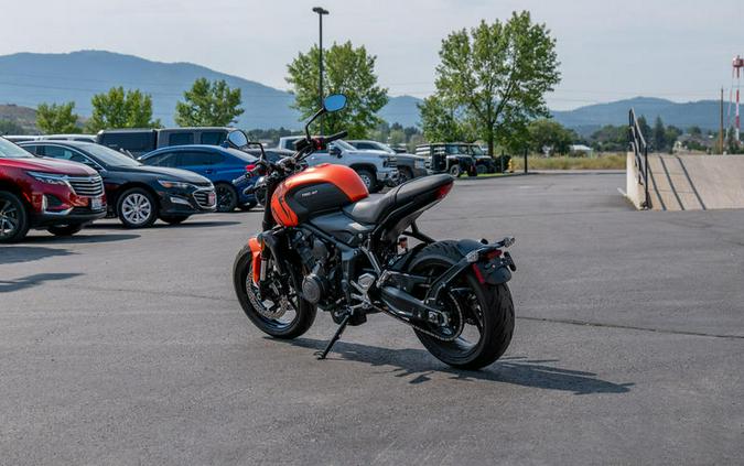 2023 Triumph Trident 660 Matte Baja Orange / Matte Storm Grey