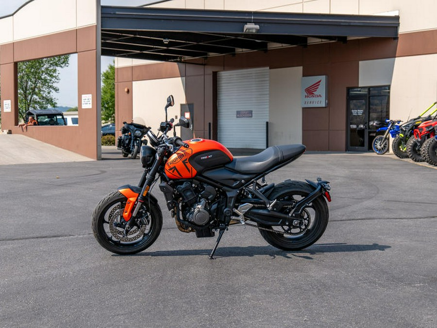 2023 Triumph Trident 660 Matte Baja Orange / Matte Storm Grey