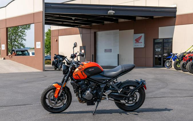 2023 Triumph Trident 660 Matte Baja Orange / Matte Storm Grey