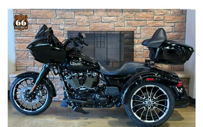 2025 Harley-Davidson® Road Glide® 3 Vivid Black - Black Finish