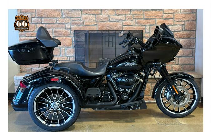 2025 Harley-Davidson® Road Glide® 3 Vivid Black - Black Finish