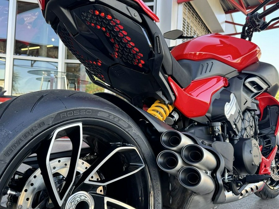 2025 Ducati Diavel V4 Ducati Red