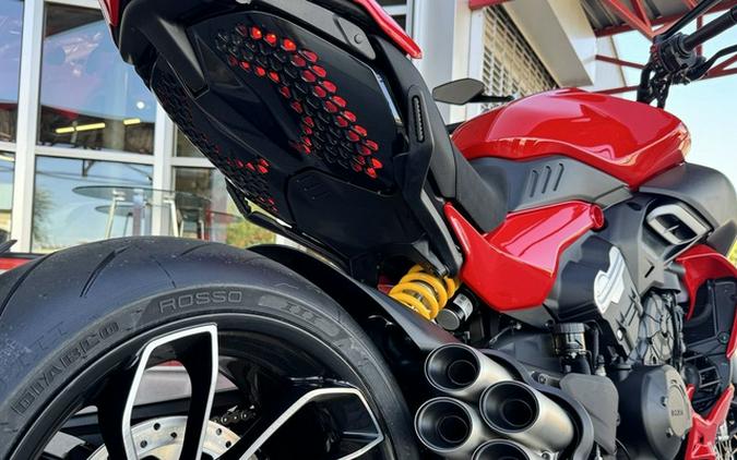 2025 Ducati Diavel V4 Ducati Red