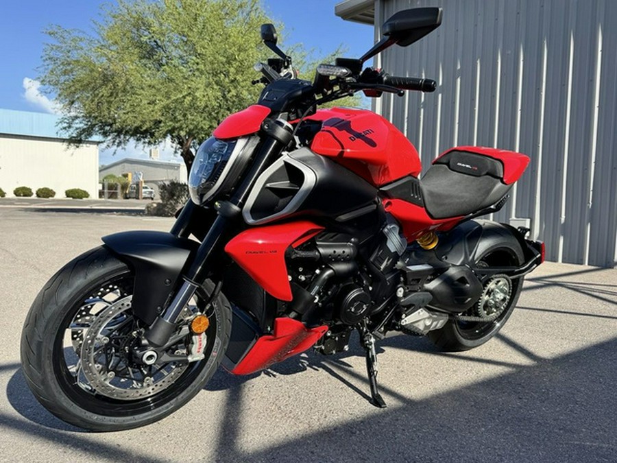2025 Ducati Diavel V4 Ducati Red