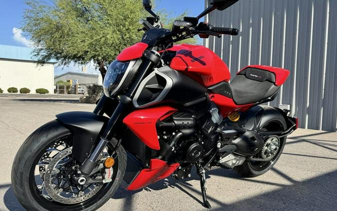 2025 Ducati Diavel V4 Ducati Red