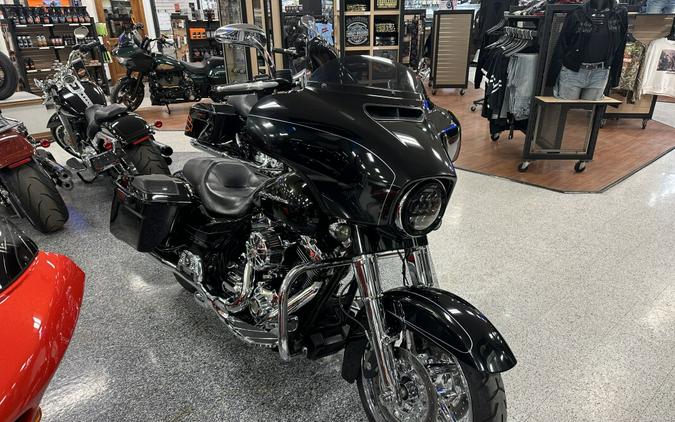 2016 Harley-Davidson® Street Glide® Special Vivid Black