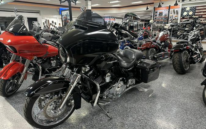 2016 Harley-Davidson® Street Glide® Special Vivid Black