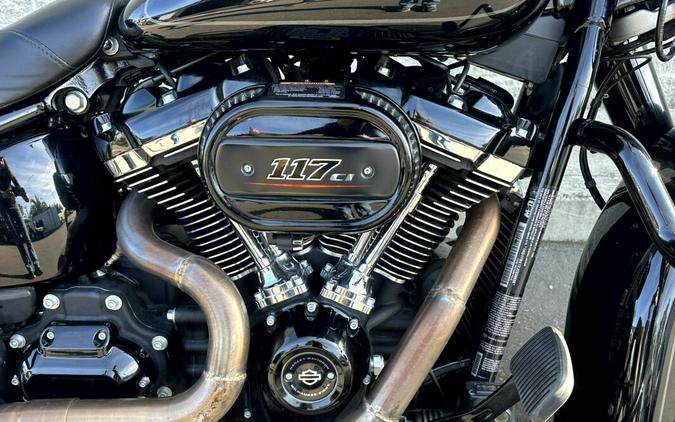 Harley-Davidson® Heritage Classic 114 2018 Vivid Black