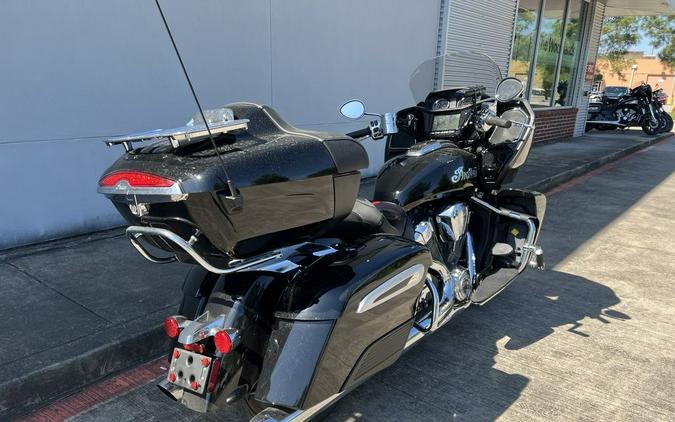 2022 Indian Motorcycle® Pursuit Limited with Premium Package Black Metallic